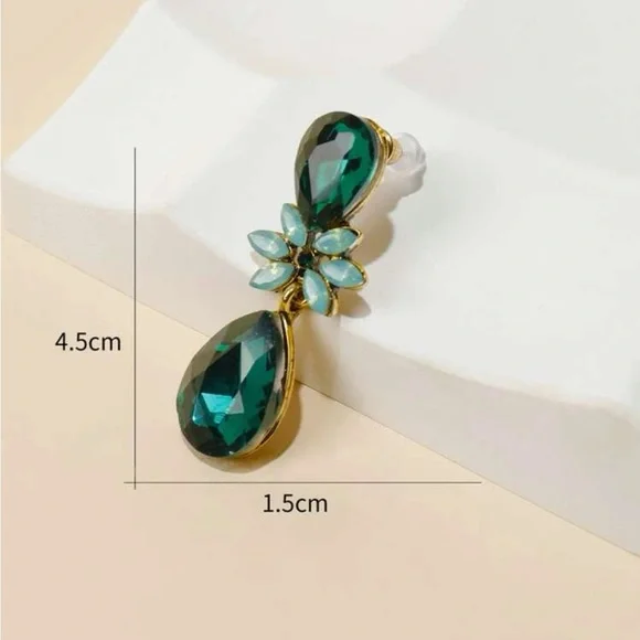 Brand New Green Rhinestone Drop Earrings - Picture 2 of 3